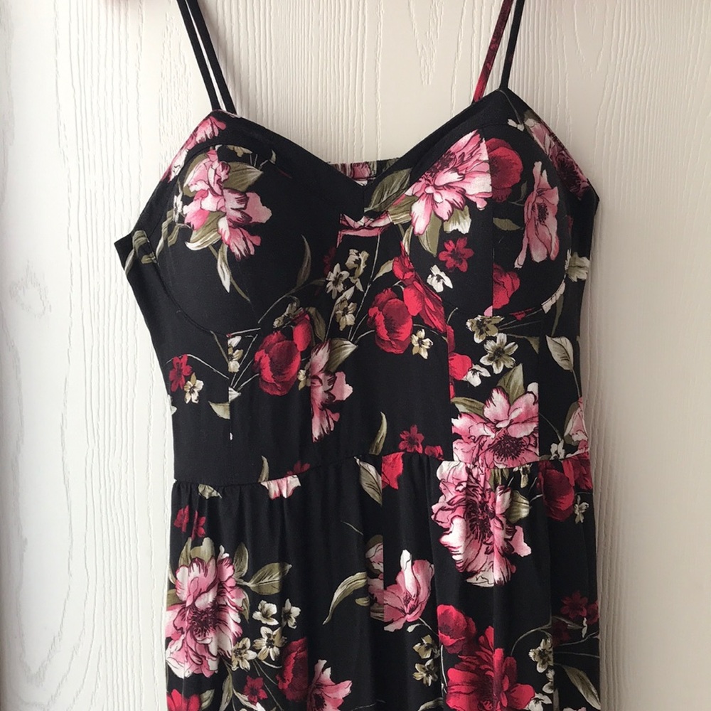 BRAND NEW Floral Rose Jumpsuit/Romper 🌸 🌺 🌹